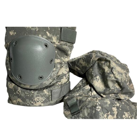 ─୨ৎ─ Military Army 8415-01-521880 KNEE PADS UNIVERSAL CAMO SMALL (1A-GA- 9G) - Picture 1 of 6